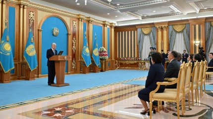 “Интернеттің теріс бағыттағы шырмауына түскен жастар көбейіп кетті” - Президент