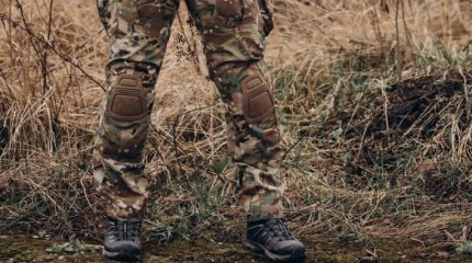 Подполковник заставлял солдата есть лапшу с земли и избил его