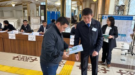 Первым проголосовавшим на референдуме вручили подарки