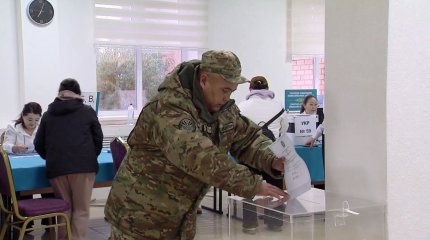 Астаналықтар референдумда дауыс беріп жатыр