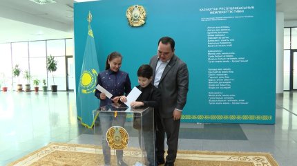 Исполнительный секретарь "Amanat"  Даулет Карибек проголосовал на референдуме