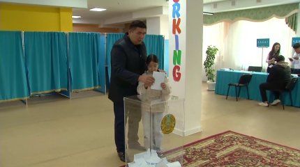 Мәжіліс депутаты Елнұр Бейсенбаев референдумда дауыс берді