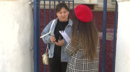 Ақтөбе мен Таразда Exit Poll өкілдері сауалнама жүргізіп жатыр