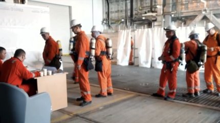 На искусственный остров на Каспии бюллетени референдума привезли на вертолете