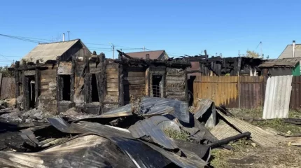 Арасында 3 жасар бала бар: Петропавлда үш адам өз үйінде тірідей жанып кетті