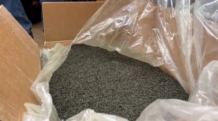 Полторы тонны снюсов и насвая пытались замаскировать под лук в Костанае