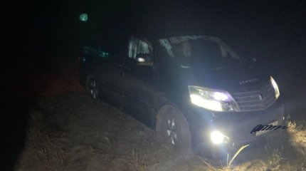 Троих актюбинцев эвакуировали из грязевого плена