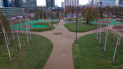 На месте пустыря в центре Астаны появился уютный сквер