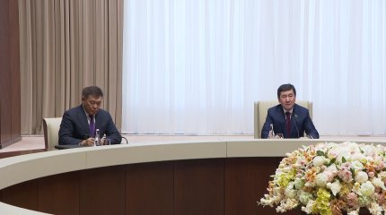 В ходе официального визита в Кыргызстан глава мажилиса парламента Казахстана Ерлан Кошанов встретился с президентом страны