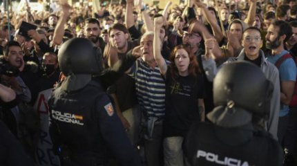 Испаниялықтар үкіметке қарсы көтеріліске шықты