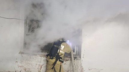 Магазин и аптека сгорели ночью в Есике