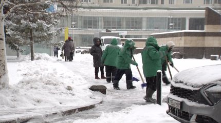 Снегопад парализовал движение в Астане: в городе 10-балльные пробки