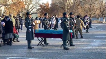 В Актобе простились с погибшим при крушении вертолёта офицером