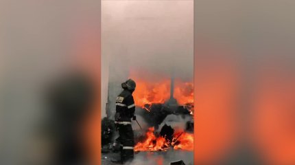 Две фуры сгорели в промзоне Караганды