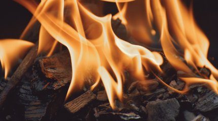 Пожар в центре Астаны: загорелась мебель в квартире восьмиэтажного дома