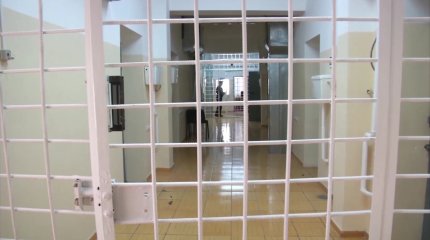 Сотрудника полиции ранили во время драки ножом в Алматы