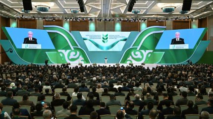 Президент рассказал о развитии экономики за счет ненефтяного сектора