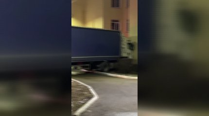 Оралда жүк көлігі мектепке соғылды: жүргізушінің халі ауыр