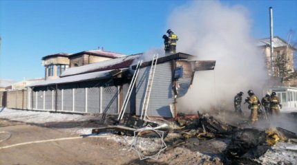 Магазин автоаксессуаров горел в Астане: пострадал работник