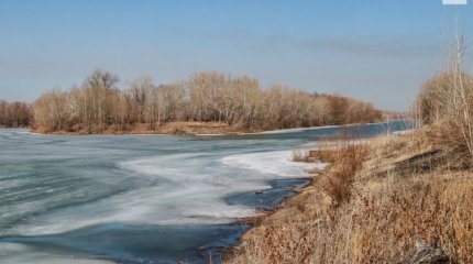 Павлодарда қария шаңғымен мұз астына түсіп кетті