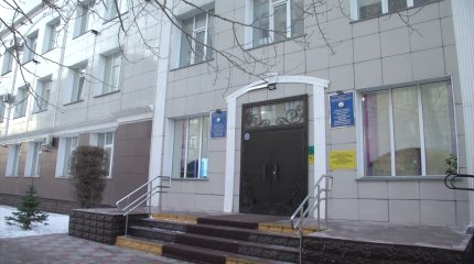 Две студентки сорвались с высоты во время побега из общежития в Павлодаре