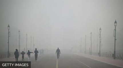Закрыты школы, остановлены стройки: жители Дели задыхаются от густого смога