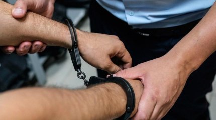 Маңғыстауда куәлігі жоқ жүргізуші жол апатына түсіп, ізін суытқаны үшін бір айға қамалды