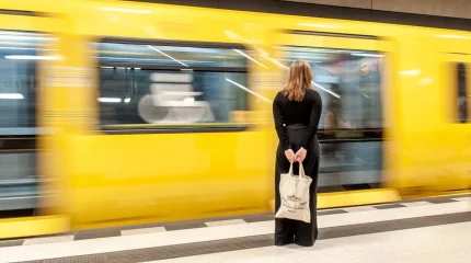 Ер адам метрода қызды сипағаны үшін 16 жылдан кейін түрмеге қамалды