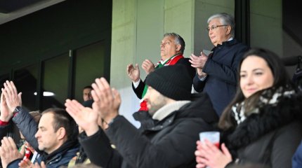 Визит Токаева в Венгрию начался с посещения футбольного матча