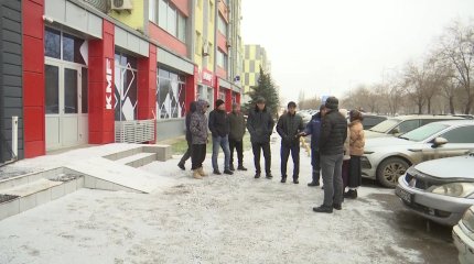 В Актобе десятки строителей второй месяц не могут получить зарплату