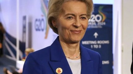 Урсула фон дер Ляйен cпасла пассажира на борту самолёта