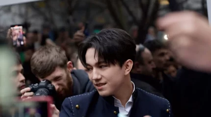 "Мен кіммін сонша?!": Димаш Құдайберген жанкүйеріне автограф беруден бас тартты