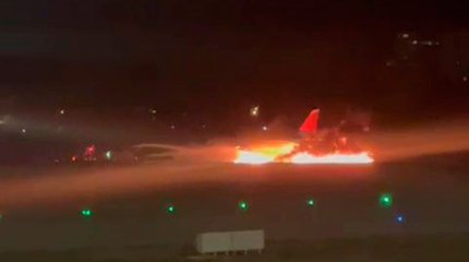 Самолет загорелся при посадке в аэропорту Антальи