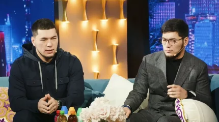 «Жас күнімізде Айбек сыйлықтарын маған бөліп беретін»: Нұрбек Оралбай егізінің бауырмалдығы туралы айтты