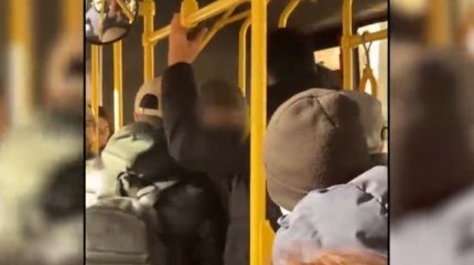 Избившего женщину в автобусе алматинца задержали