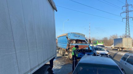 Два большегруза столкнулись в Семее