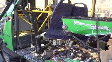 7 человек пострадали в результате столкновения пассажирского автобуса и тепловоза в Алматы