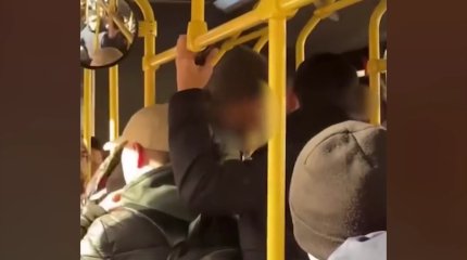 В Алматы задержали мужчину, ударившего пассажирку автобуса