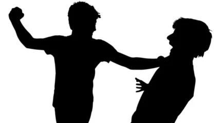 Астанада мектеп оқушысы дәретхана ішінде қатарласын аяусыз ұрып-соққан