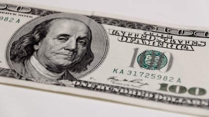 Нацбанк объяснил падение тенге к доллару