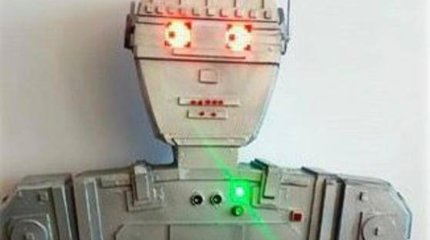 Столичные школьники создали умного робота