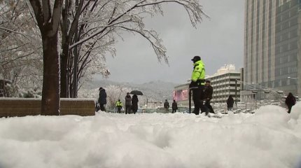 Қалың қар жауып, бес адам қайтыс болды