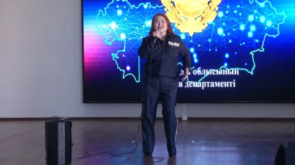 Видеоклипы девушки  – полицейского из Караганды набирают популярность в интернете