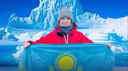 Қазақ қызы Антарктиданы жүзіп өтті