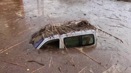 Король Испании Филипп VI с пониманием отнесся к тому, что его забросали грязью во время визита в пострадавшую от наводнений Валенсию