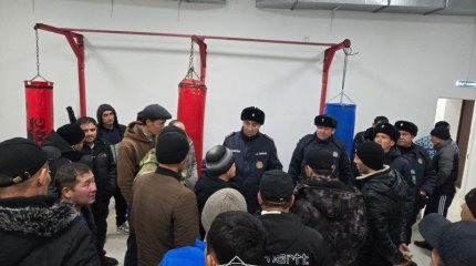 35 иностранцев эвакуировали ночью с казахстанской трассы