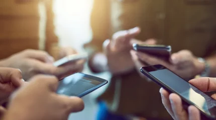 14 жасқа дейінгі балалардың әлеуметтік желіні пайдалануына тыйым салынуы мүмкін