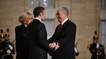Макрон дал в Елисейском дворце государственный прием в честь Президента Казахстана