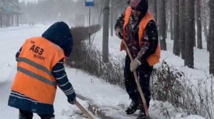 Костанай засыпало снегом: местные власти обратились к жителям