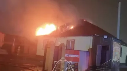 Астанада жеке тұрғын үйде өрт шықты: құтқарушылар екі оттегі баллонын алып шықты